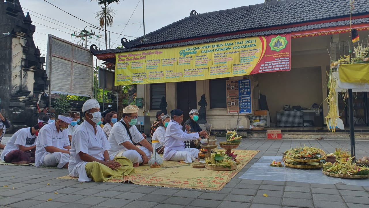 Mecaru di Pura Banguntapan Yogyakarta