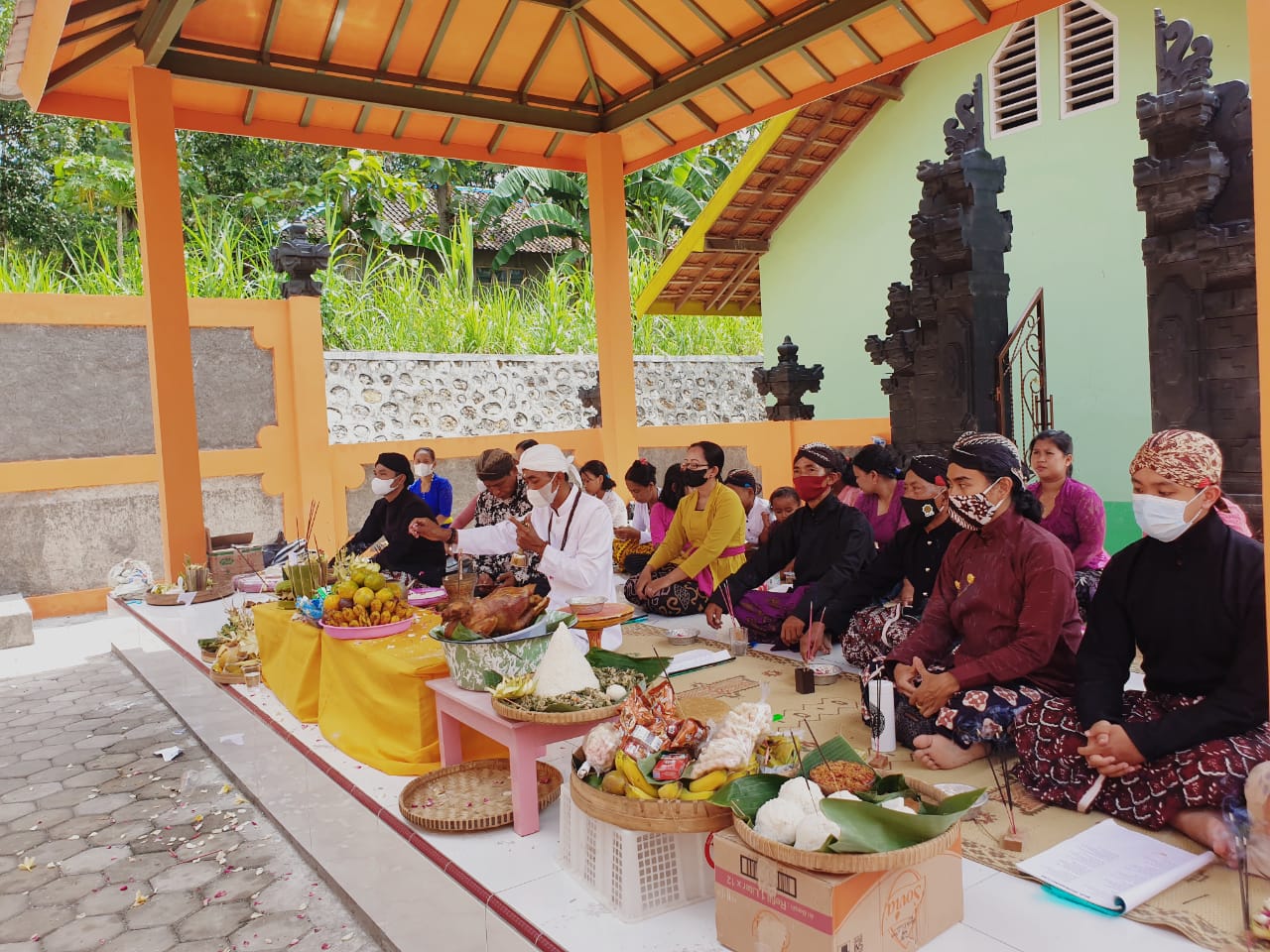 Satu-Satunya Sarana Ibadah Hindu Sekolah Formal di Yogyakarta disucikan dengan Upacara