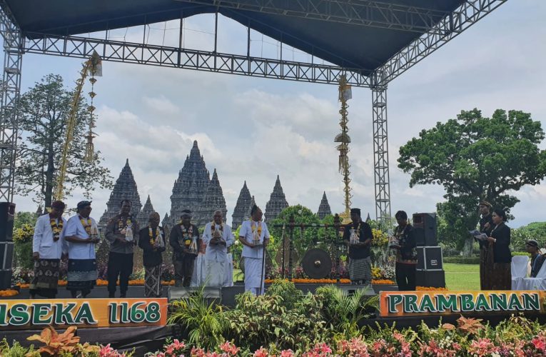 Gita Jayanti 2024 di Candi Prambanan: Memperingati Ritual Suci Abhiseka Siwalaya Samapta Diwyottama ke-6