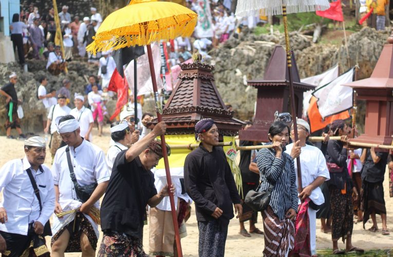 Kitab Suci sebagai Lampu Penerang Kehidupan